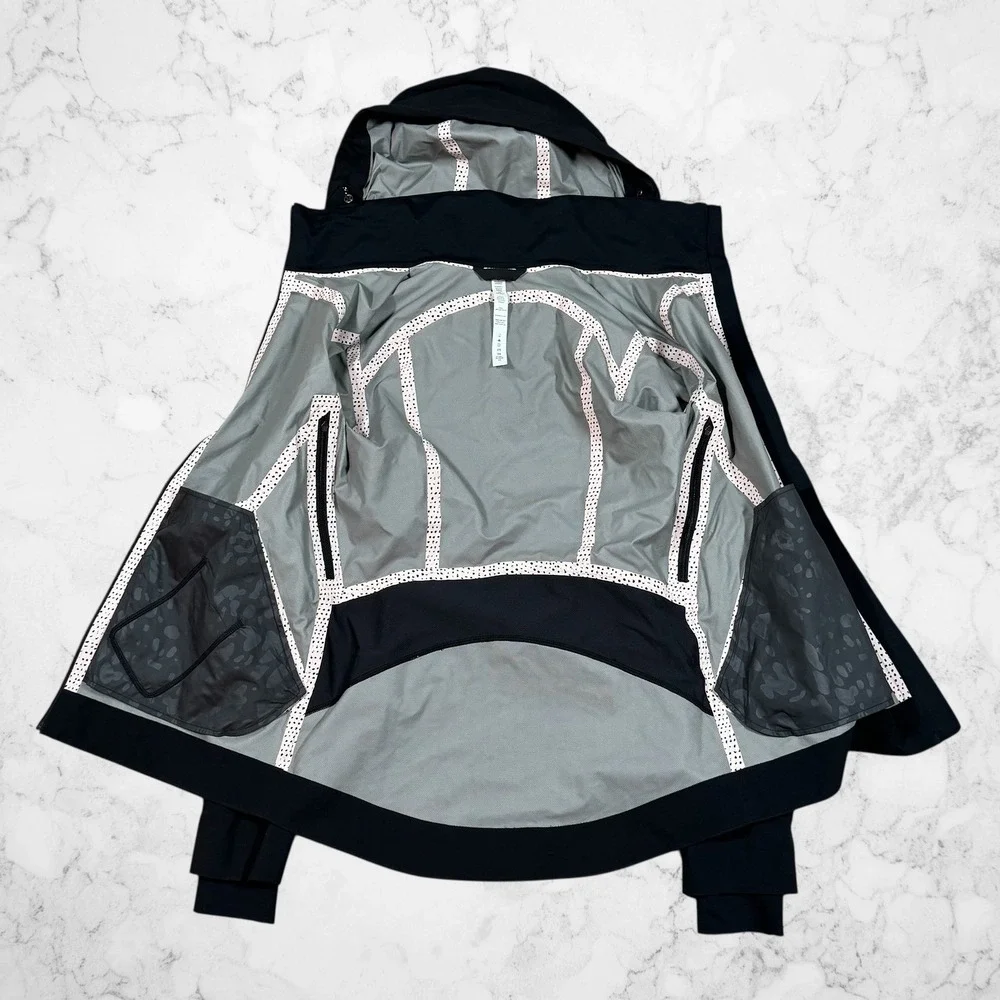 Lululemon Runaway Athletica Black Hooded Windbreaker Jacket Reflectiv Women Sz 6